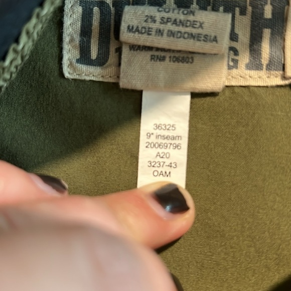 Duluth Trading Co Green Cargo Shorts with Elastic Waistband/Drawstring - 40 - Picture 3 of 8